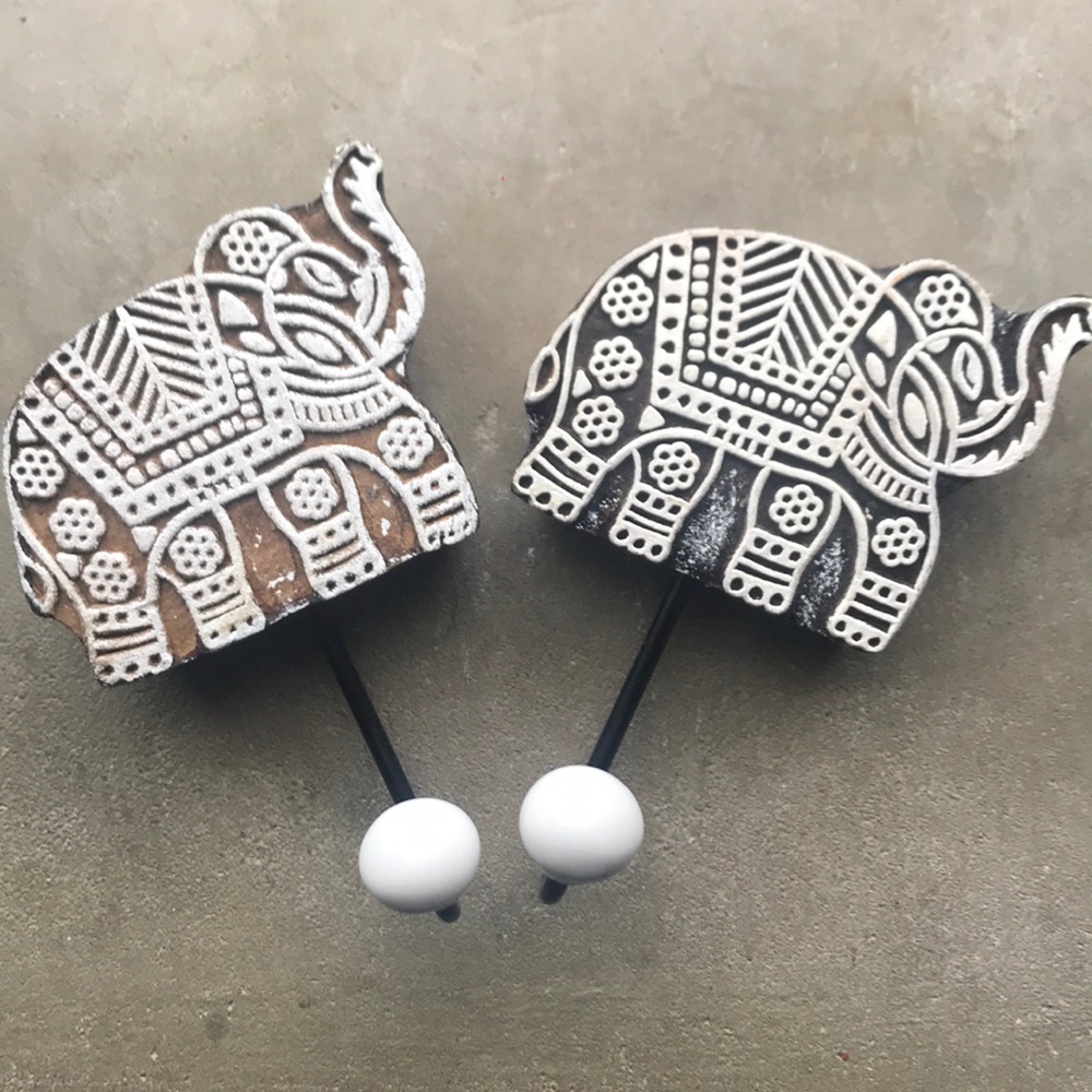 2 Elephant Decorative Hooks
